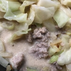 キャベツとひき肉の豆乳スープ